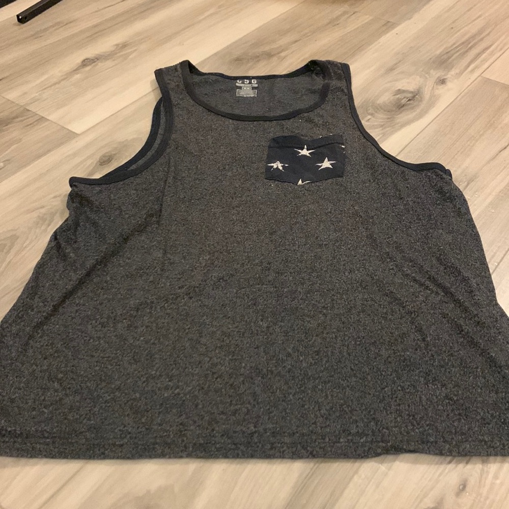 Men’s short sleeve size medium